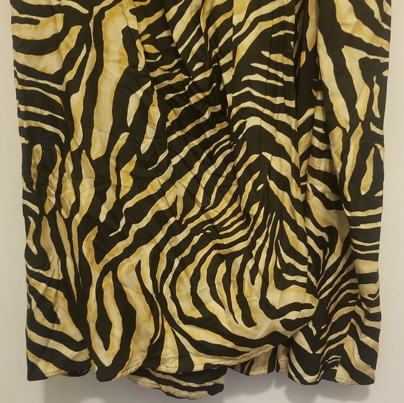 Fashionable 100% Silk Dress - Picture 2 of 4